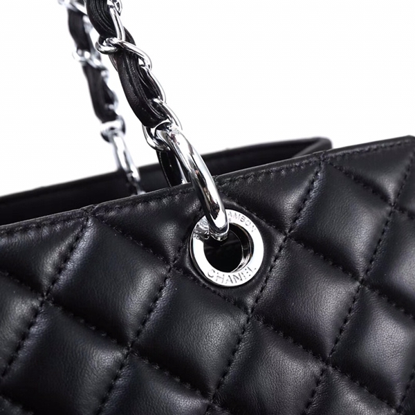 シャネルバッグ角部分ディテール